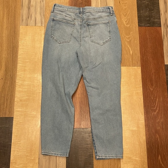 High rise Mom Jean - Picture 2 of 5